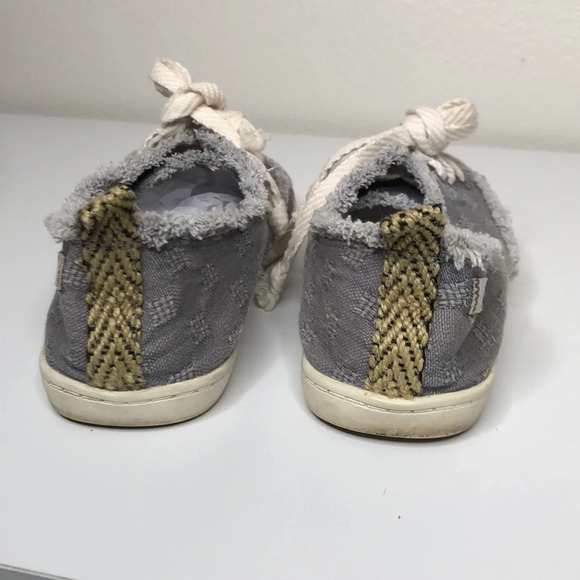 Sanuk Sneakers Women’s Size 7 Fabric Sneakers Gray Lace Up Raw Trim Casual Comfy - Picture 3 of 10